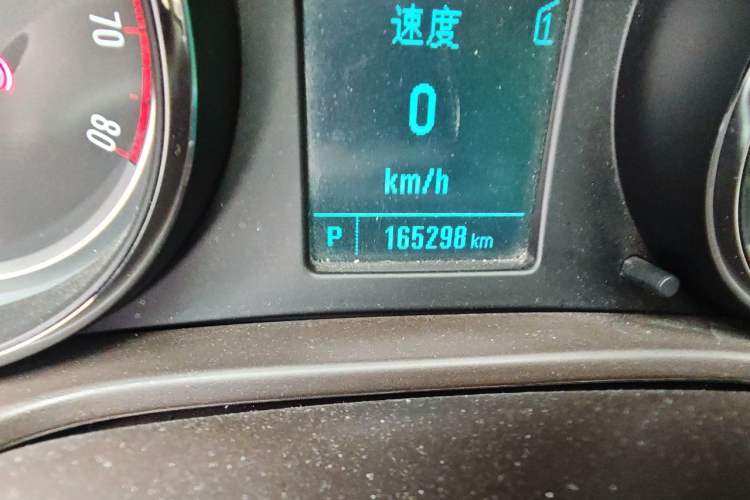 Used Buick Regal 2014 2.0L Leading Fashion Edition Odometer Close Up