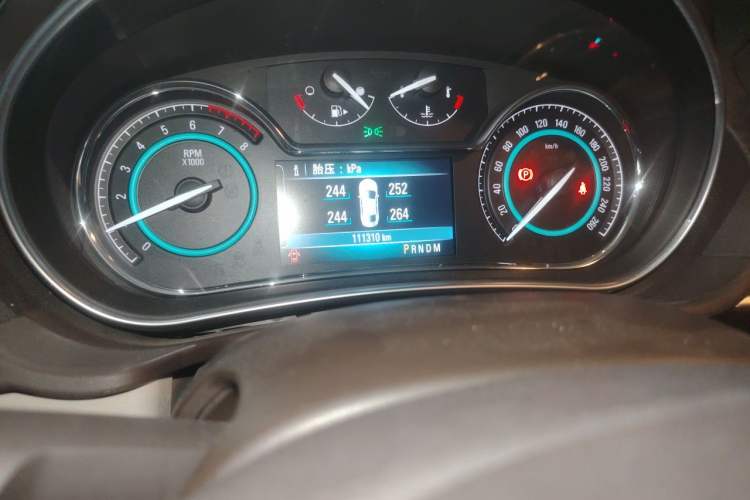 Used Buick Regal 2014 2.0L Elite Fashion Edition Odometer Close Up