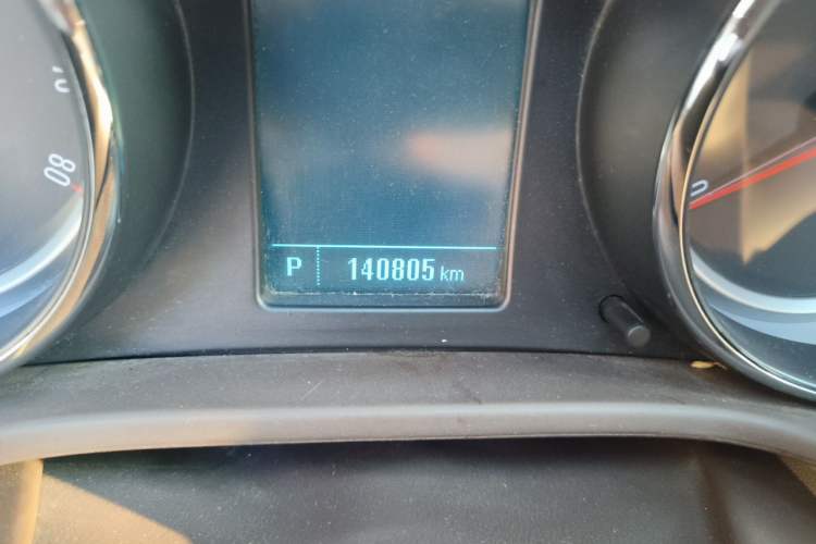 Used Buick Regal 2014 2.0L Leading Fashion Edition Odometer Close Up