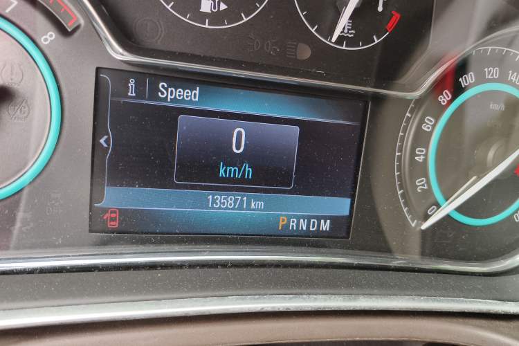 Used Buick Regal 2014 2.0L Elite Fashion Edition Odometer Close Up