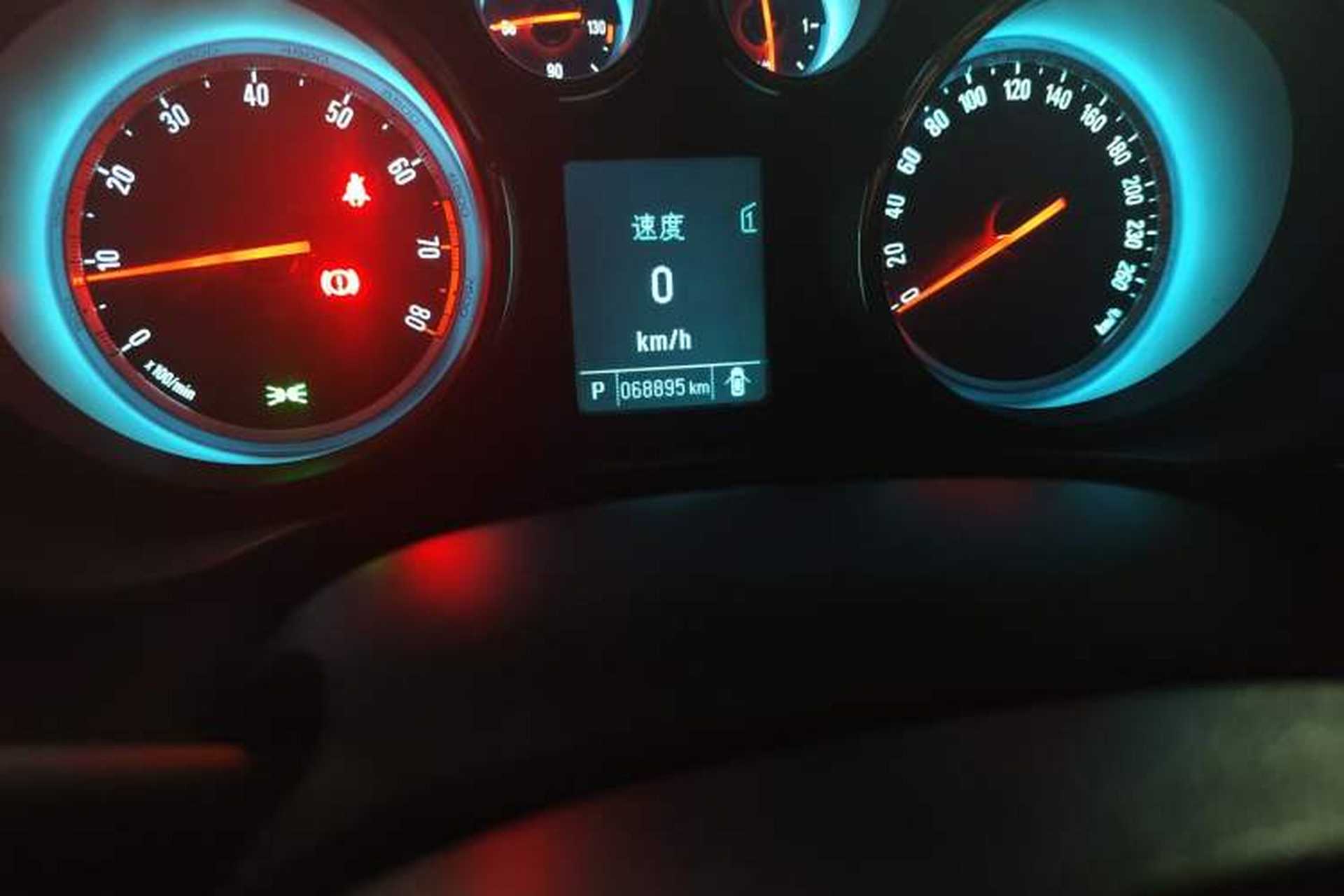 Used Buick Regal 2014 2.0L Leading Fashion Edition Odometer Close Up