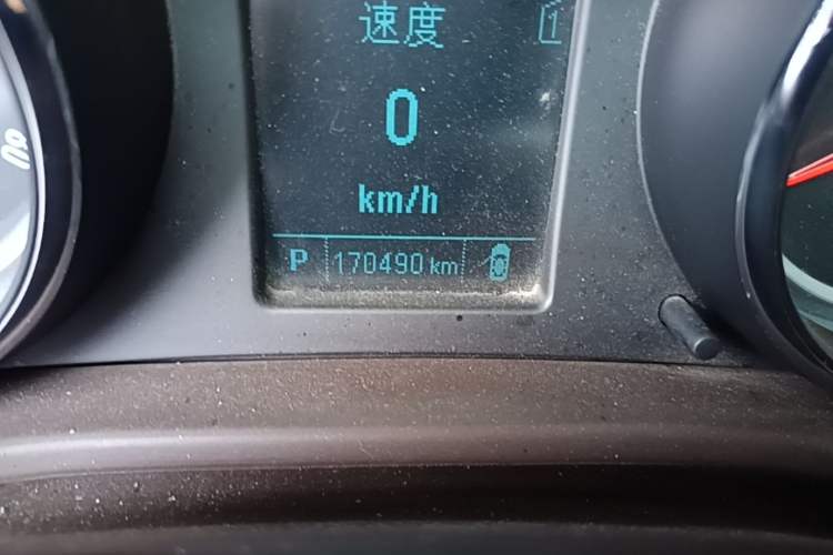 Used Buick Regal 2014 2.0L Leading Fashion Edition Odometer Close Up