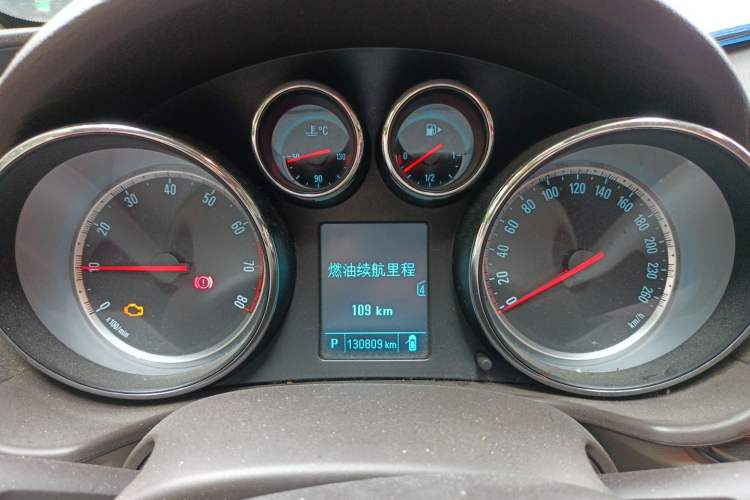 Used Buick Regal 2014 2.0L Leading Fashion Edition Odometer Close Up