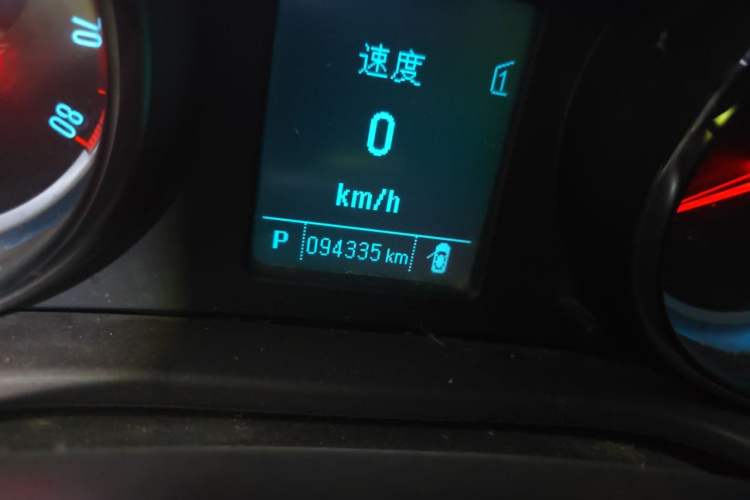 Used Buick Regal 2014 2.0L Leading Fashion Edition Odometer Close Up