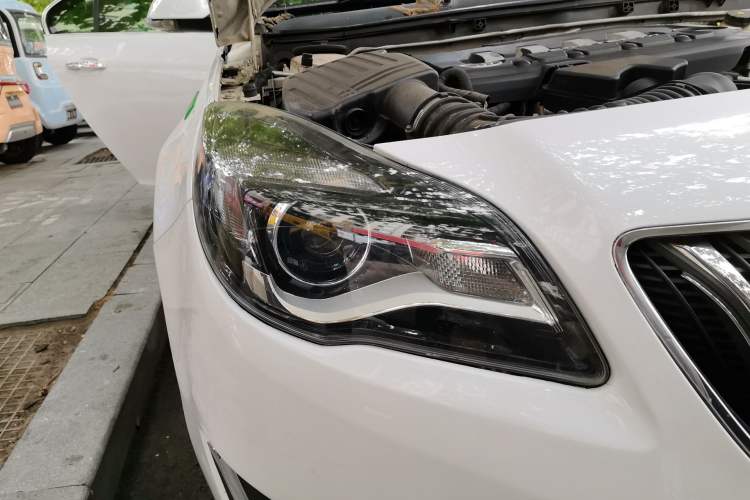 Used Buick Regal 2014 2.0L Elite Fashion Edition Right Front Headlight