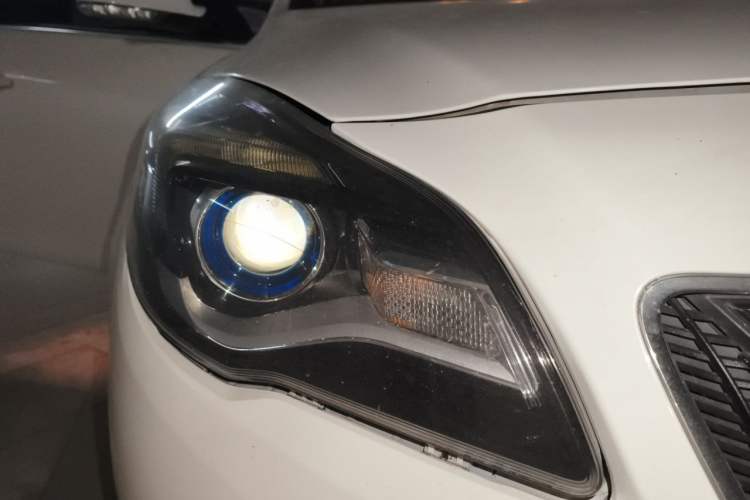 Used Buick Regal 2014 2.0L Leading Fashion Edition Right Front Headlight