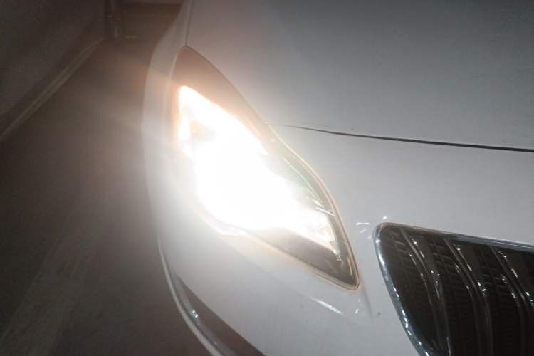 Used Buick Regal 2014 1.6T Fashionable Tech Edition Right Front Headlight