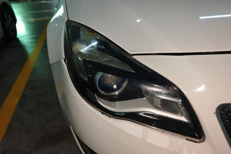 Used Buick Regal 2014 2.0L Elite Fashion Edition Right Front Headlight