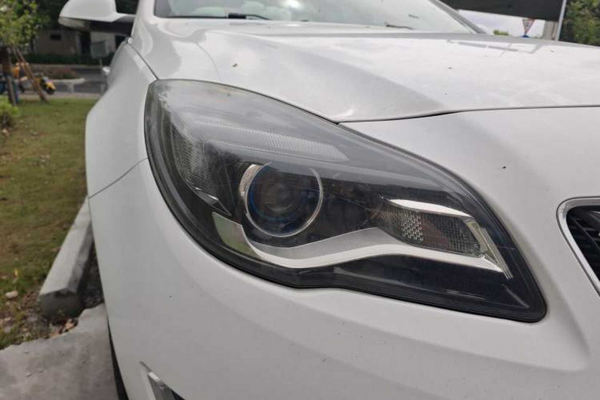 Used Buick Regal 2014 2.0L Elite Fashion Edition Right Front Headlight