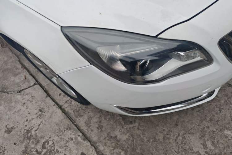 Used Buick Regal 2014 2.0L Elite Fashion Edition Right Front Headlight
