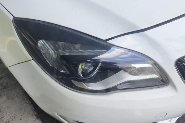Used Buick Regal 2014 2.0L Elite Fashion Edition Right Front Headlight
