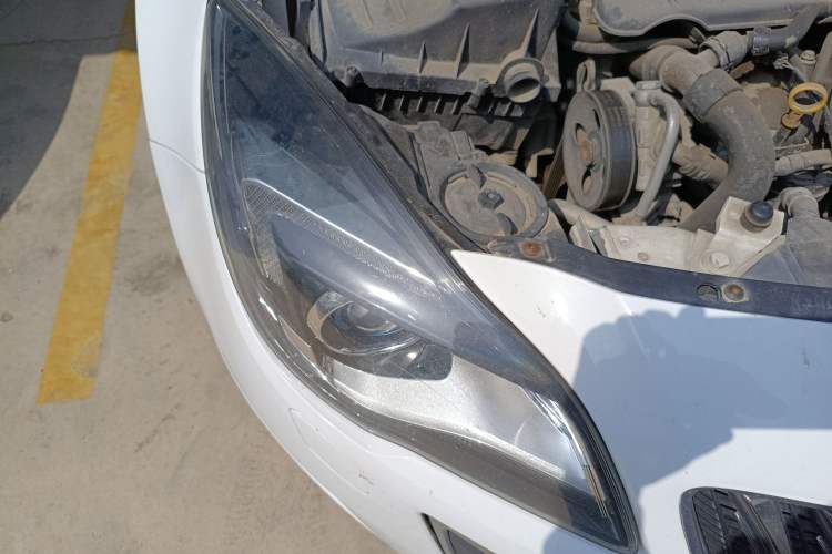 Used Buick Regal 2014 GS 2.0T Passionate Sport Edition Right Front Headlight