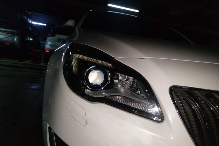 Used Buick Regal 2014 2.4L SIDI Luxury Fashion Edition Right Front Headlight