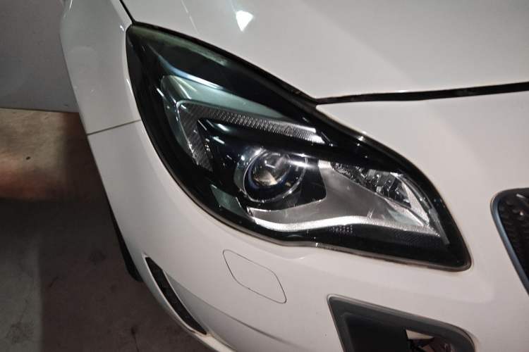 Used Buick Regal 2014 GS 2.0T Grand Sport Edition Right Front Headlight
