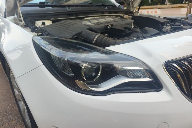 Used Buick Regal 2014 2.0L Elite Fashion Edition Right Front Headlight