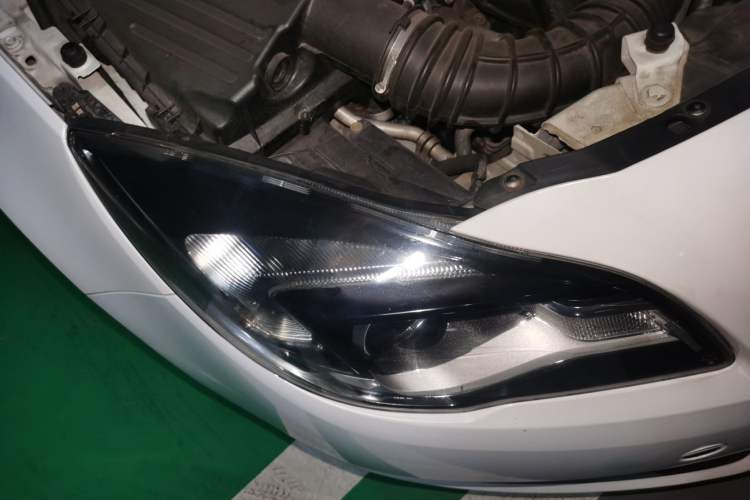 Used Buick Regal 2014 2.0L Elite Fashion Edition Right Front Headlight