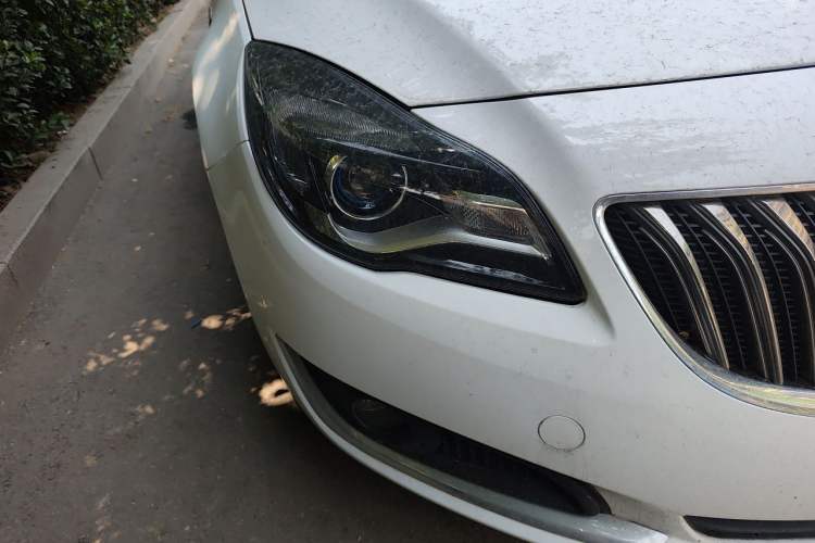 Used Buick Regal 2014 2.0L Elite Fashion Edition Right Front Headlight