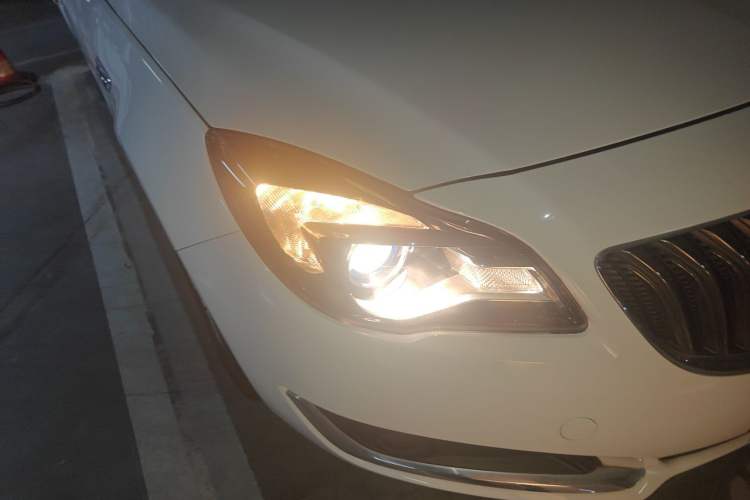 Used Buick Regal 2014 2.0L Elite Fashion Edition Right Front Headlight