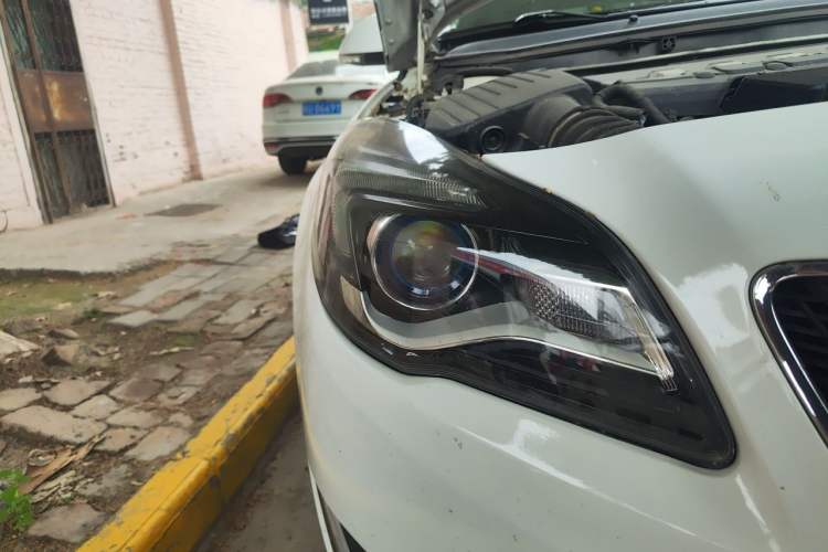 Used Buick Regal 2014 2.0L Elite Fashion Edition Right Front Headlight