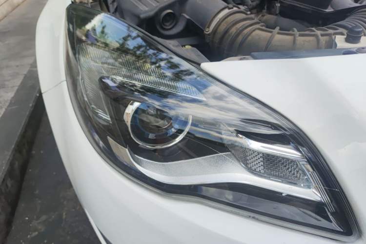 Used Buick Regal 2014 2.0L Elite Fashion Edition Right Front Headlight