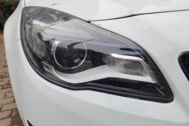 Used Buick Regal 2014 2.0L Elite Fashion Edition Right Front Headlight