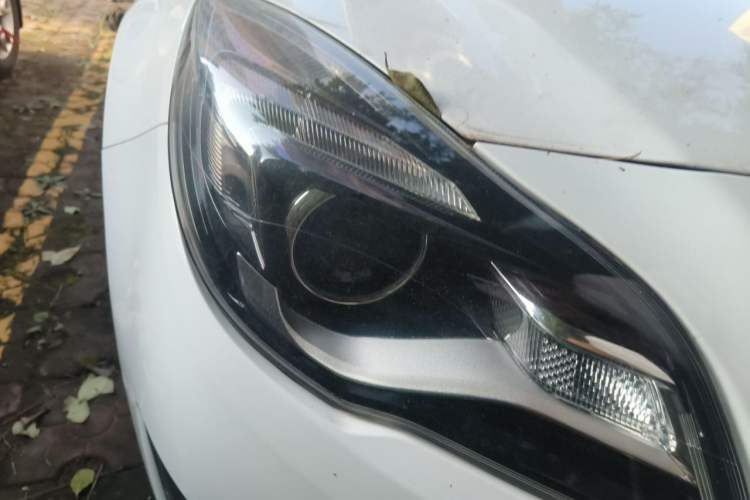 Used Buick Regal 2014 2.0L Leading Fashion Edition Right Front Headlight