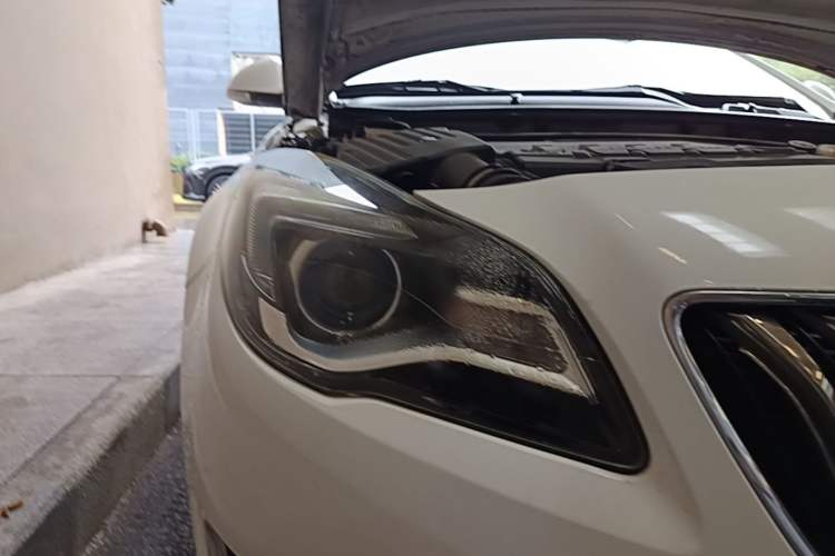 Used Buick Regal 2014 2.0L Leading Fashion Edition Right Front Headlight