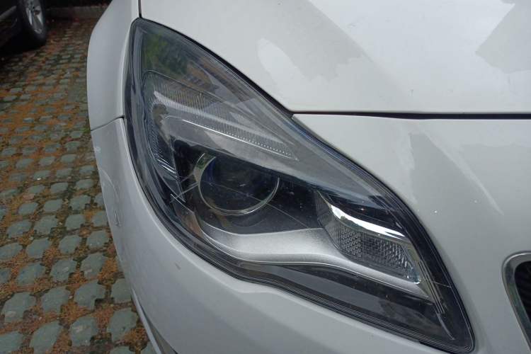 Used Buick Regal 2014 2.0L Leading Fashion Edition Right Front Headlight