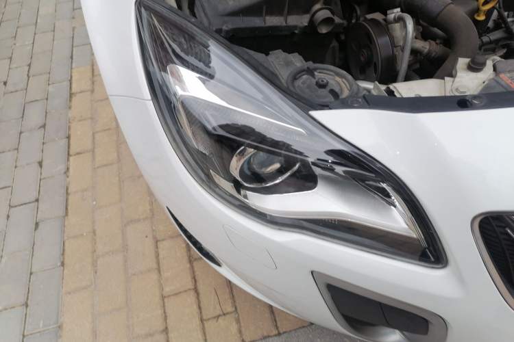 Used Buick Regal 2014 GS 2.0T Grand Sport Edition Right Front Headlight