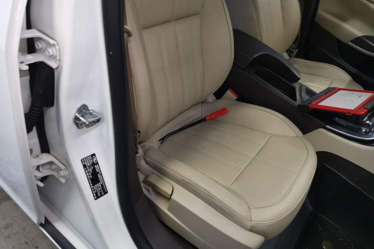 Used Buick Regal 2014 2.0L Elite Fashion Edition Right Front Seat