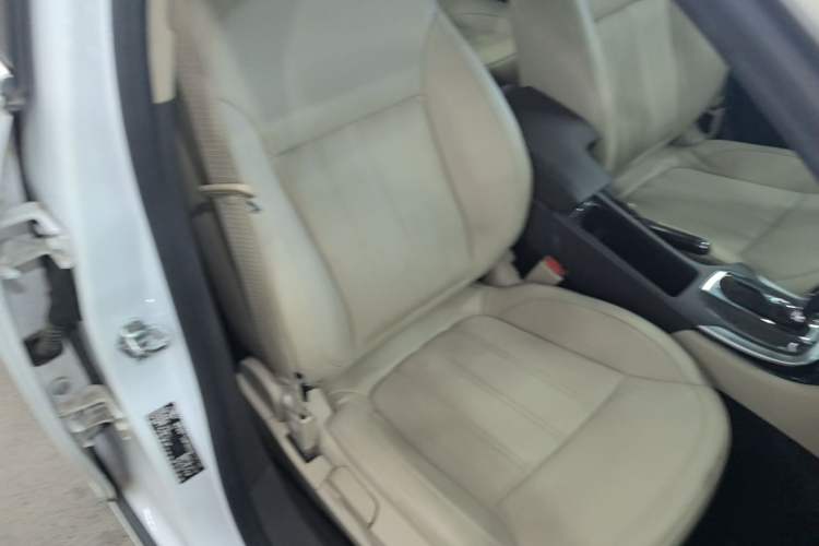 Used Buick Regal 2014 2.0L Leading Fashion Edition Right Front Seat