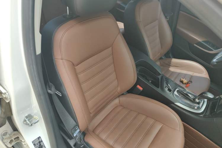 Used Buick Regal 2014 GS 2.0T Passionate Sport Edition Right Front Seat