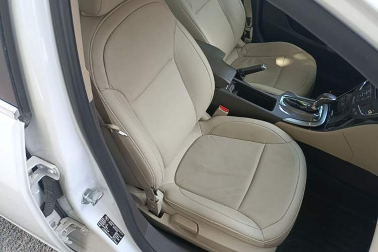 Used Buick Regal 2014 2.0L Leading Fashion Edition Right Front Seat