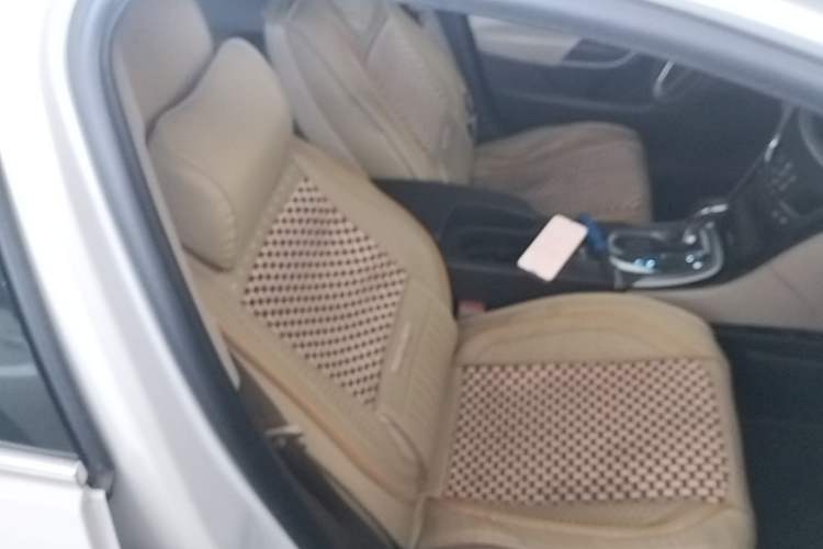 Used Buick Regal 2014 2.4L SIDI Elite Fashion Edition Right Front Seat