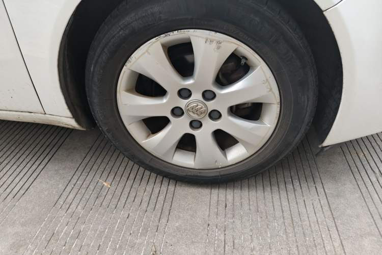 Used Buick Regal 2014 2.0L Elite Fashion Edition Right Front Wheel Hub