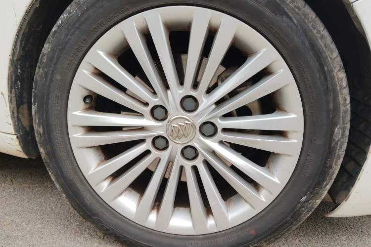 Used Buick Regal 2014 GS 2.0T Grand Sport Edition Right Front Wheel Hub