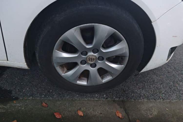 Used Buick Regal 2014 2.0L Elite Fashion Edition Right Front Wheel Hub