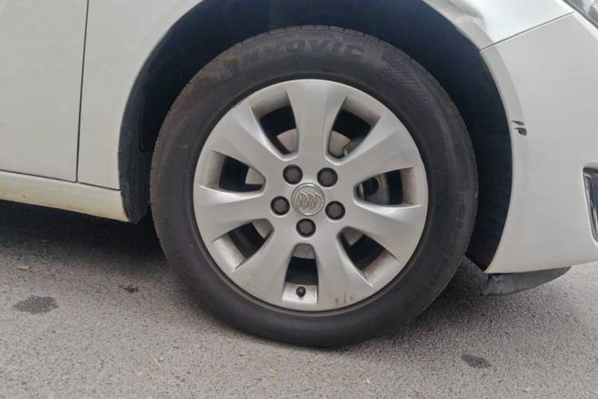 Used Buick Regal 2014 2.0L Leading Fashion Edition Right Front Wheel Hub