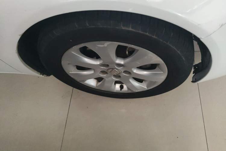 Used Buick Regal 2014 2.0L Elite Fashion Edition Right Front Wheel Hub