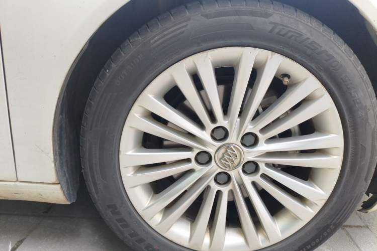 Used Buick Regal 2014 GS 2.0T Grand Sport Edition Right Front Wheel Hub