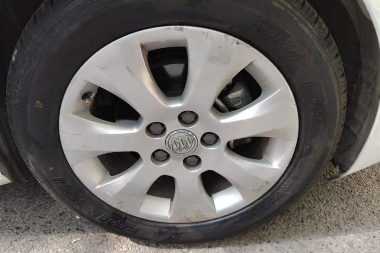 Used Buick Regal 2014 2.0L Elite Fashion Edition Right Front Wheel Hub