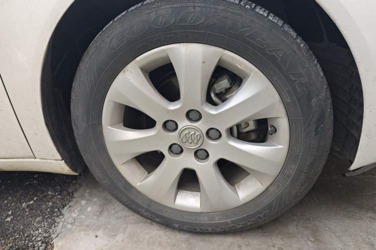 Used Buick Regal 2014 2.0L Elite Fashion Edition Right Front Wheel Hub