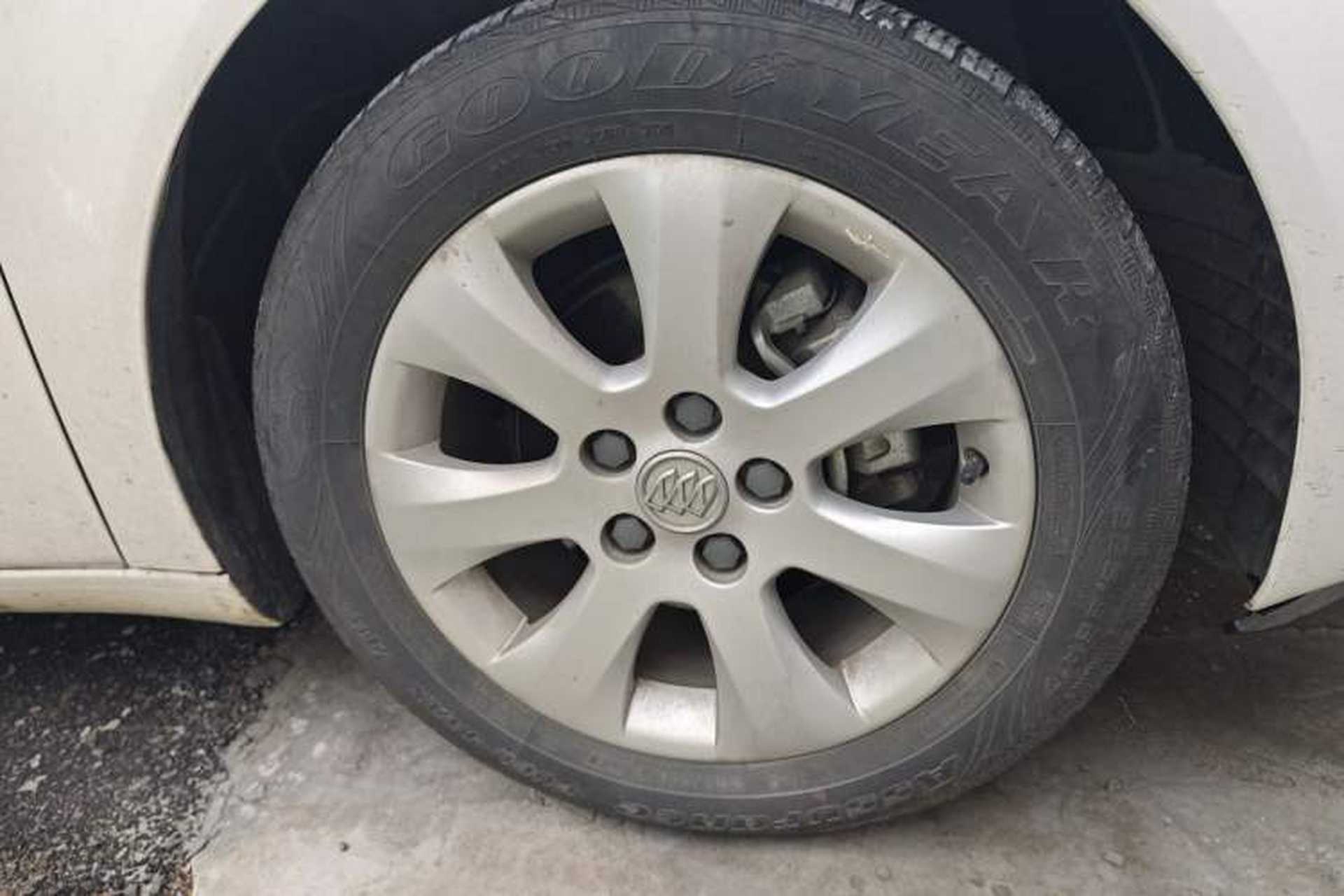 Used Buick Regal 2014 2.0L Elite Fashion Edition Right Front Wheel Hub