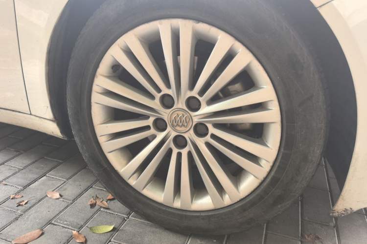 Used Buick Regal 2014 GS 2.0T Grand Sport Edition Right Front Wheel Hub