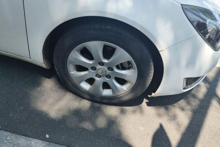 Used Buick Regal 2014 1.6T Fashionable Tech Edition Right Front Wheel Hub