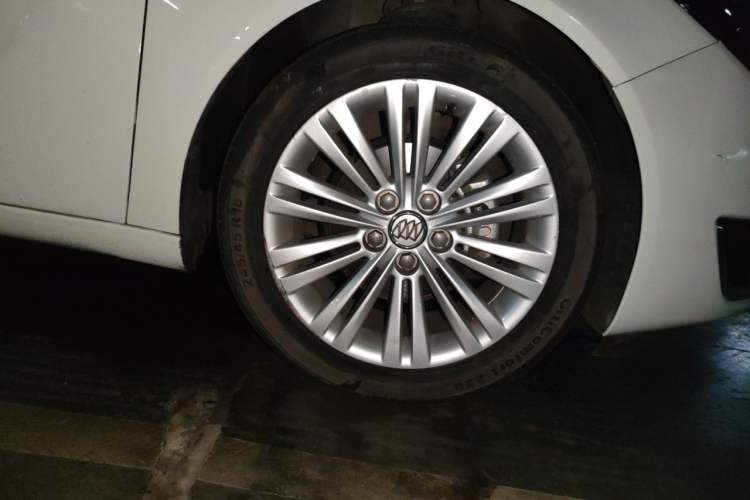 Used Buick Regal 2014 2.4L SIDI Luxury Fashion Edition Right Front Wheel Hub