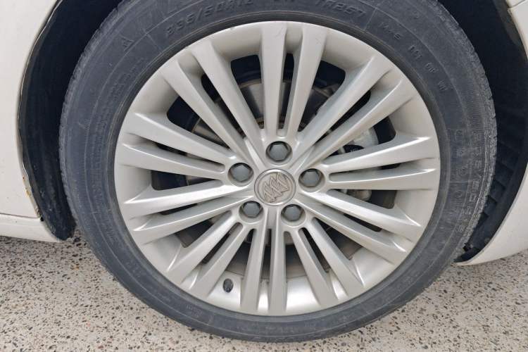Used Buick Regal 2014 GS 2.0T Grand Sport Edition Right Front Wheel Hub