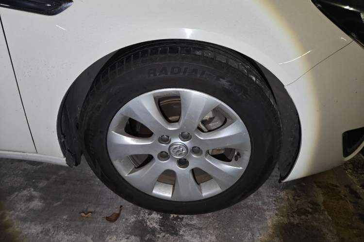 Used Buick Regal 2014 2.0L Leading Fashion Edition Right Front Wheel Hub