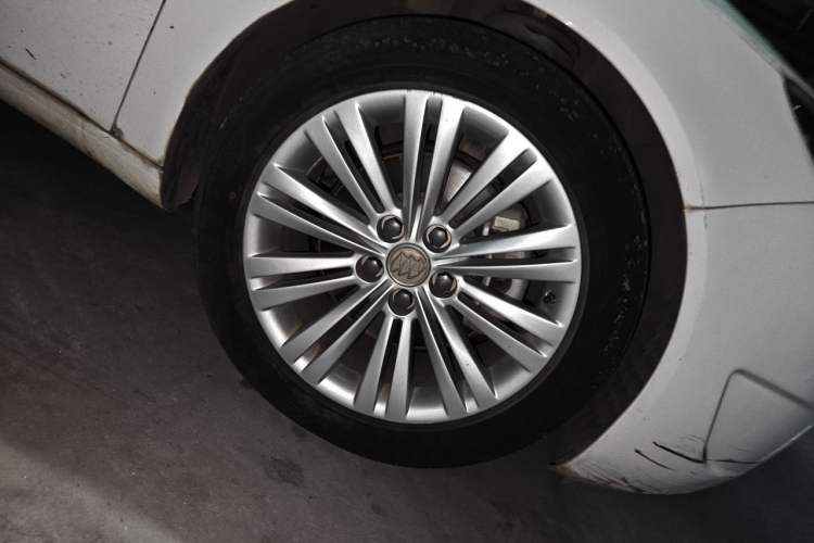 Used Buick Regal 2014 GS 2.0T Grand Sport Edition Right Front Wheel Hub