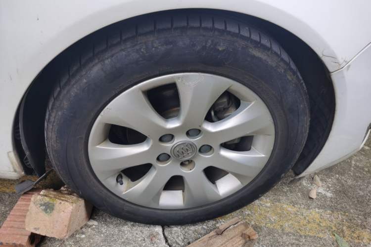 Used Buick Regal 2014 2.0L Elite Fashion Edition Right Front Wheel Hub
